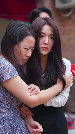 别碰我妈妈（35集）爆火短剧追不停