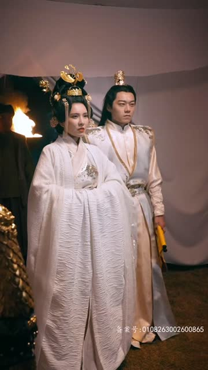 来到现代，皇帝开始复仇（80集）完整版