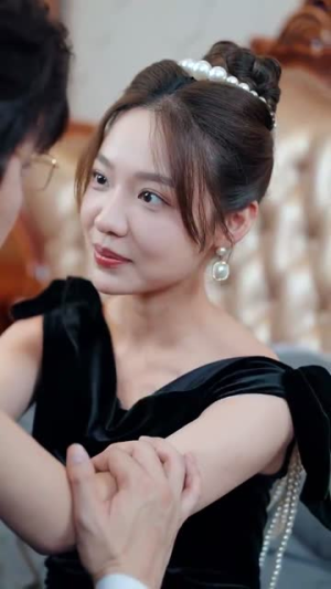 死对头破产后被我包养了（100集）夸克网盘观看