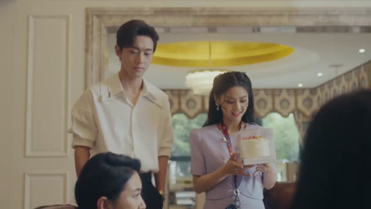 向她逆光而来(26集) 向她逆光而来(26集)追短剧关注我