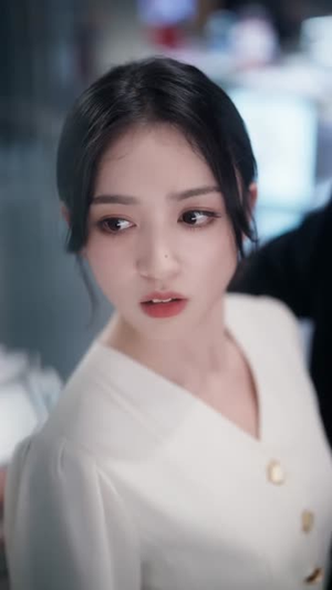 鸢尾盛开时恋她成瘾（20集）短剧小说在线看