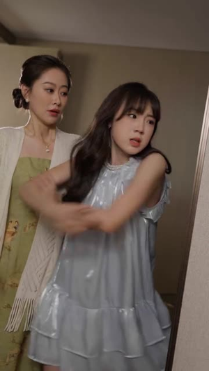 被偷听心声后,全家追着老妈宠 (55集) 被偷听心声后,全家追着老妈宠 (55集) 短剧在哪里看