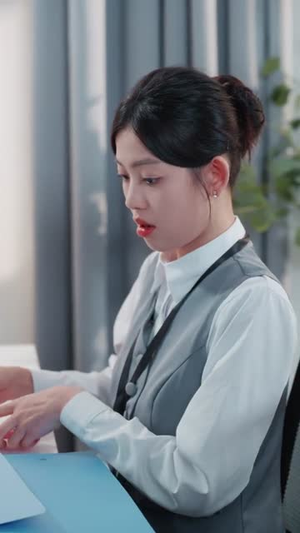 快把我室友带走（80集）短剧热播中